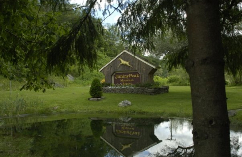 Entrance sign at Jiminy Peak Mountain Resort.