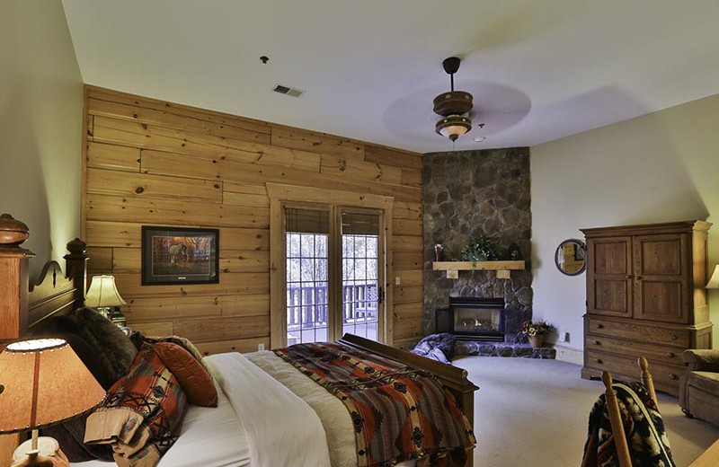 Guest room at House Mountain Inn.