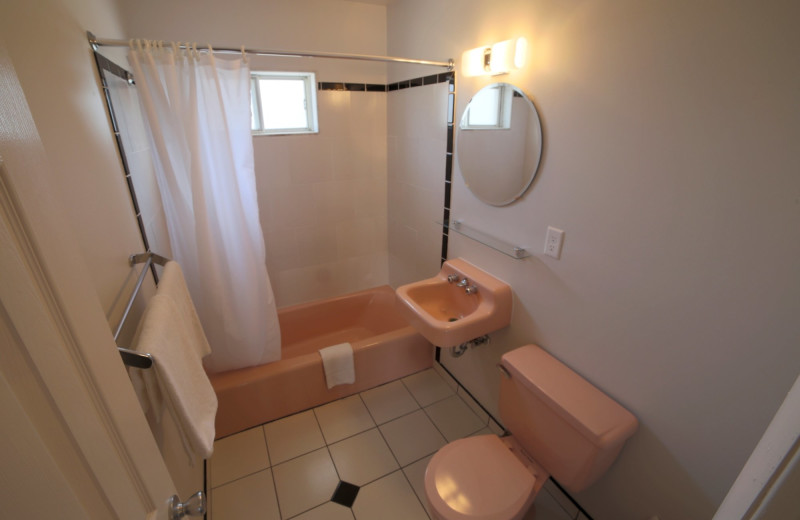 Guest bathroom at The South Winds.