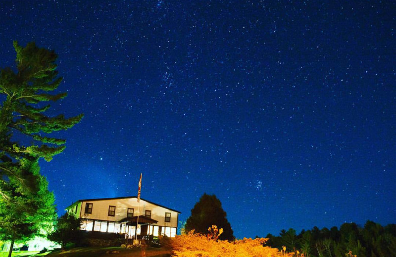 Exterior view of Bear's Den Lodge.