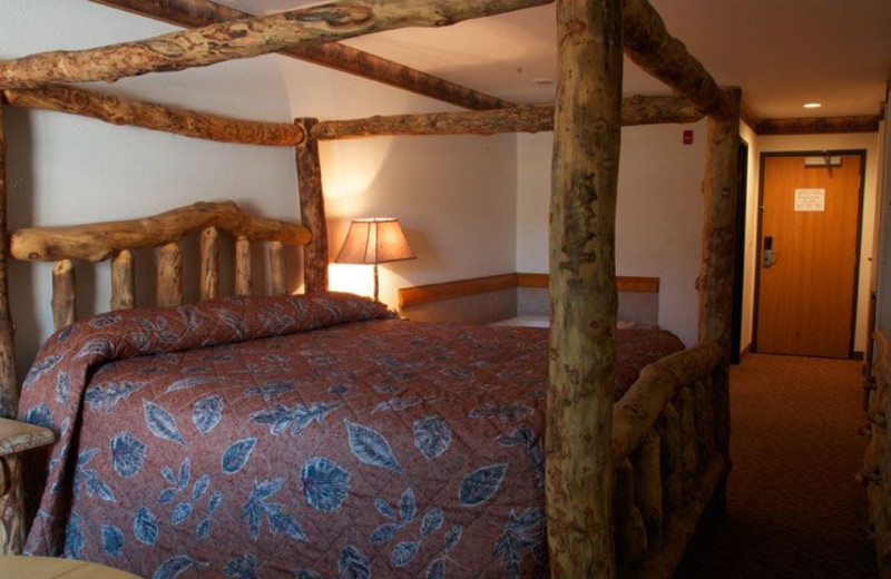 Guest room at Grizzly Jacks Grand Bear Resort.