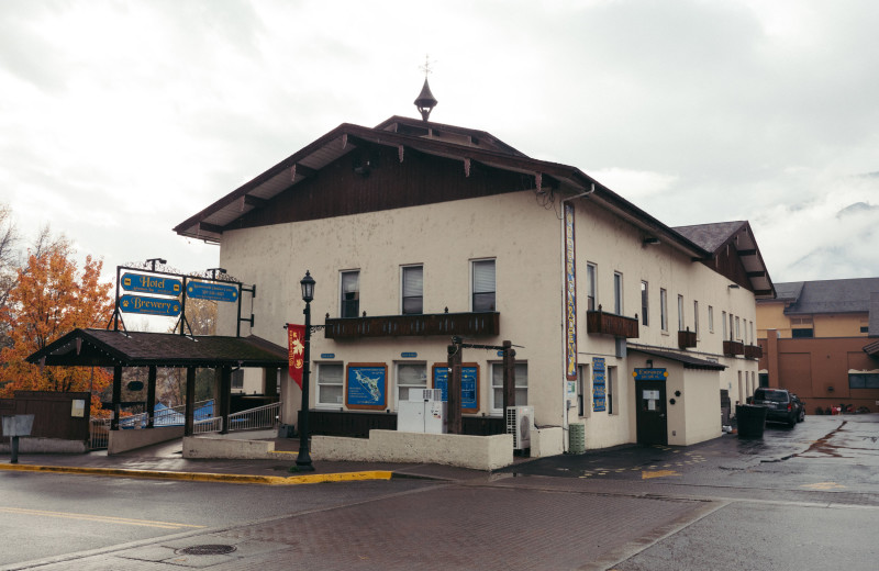 Exterior view of Adventure Inn.