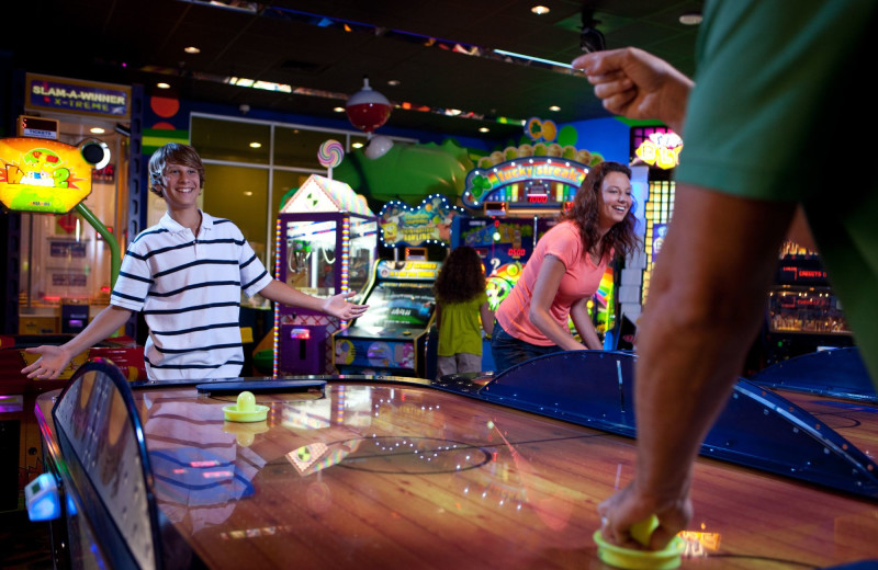 Arcade at Holiday Inn Resort Orlando Suites - Waterpark.