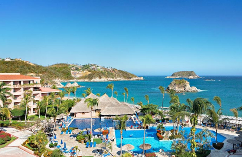 Exterior view of Barcelo Huatulco Beach.