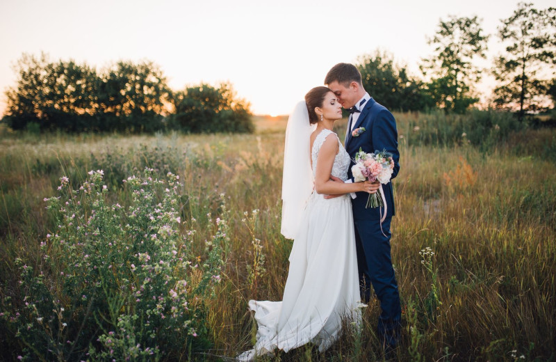 Weddings at Grizzly Jacks Grand Bear Resort.