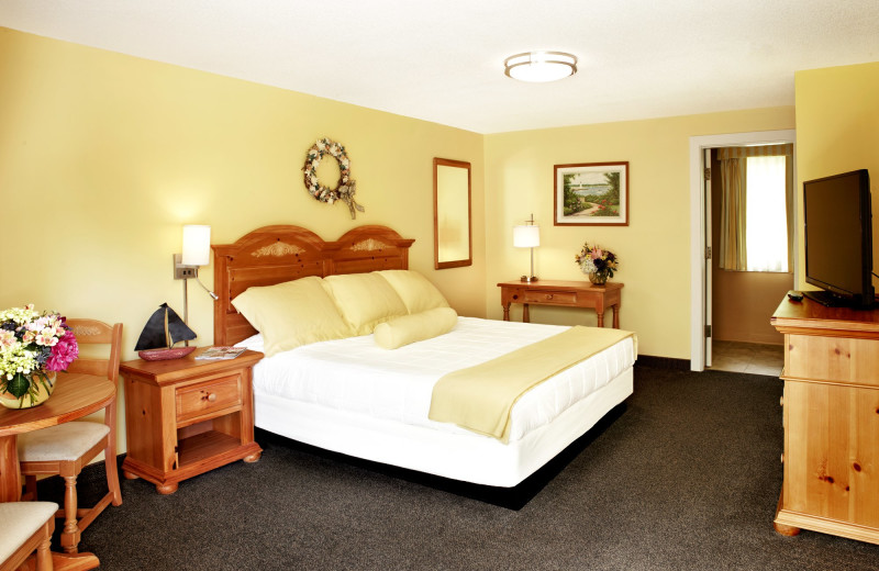 Guest room at The Lodge at Turbat's Creek.