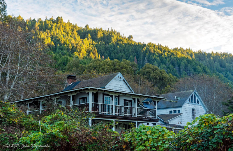 Exterior view of Howard Creek Ranch Inn.