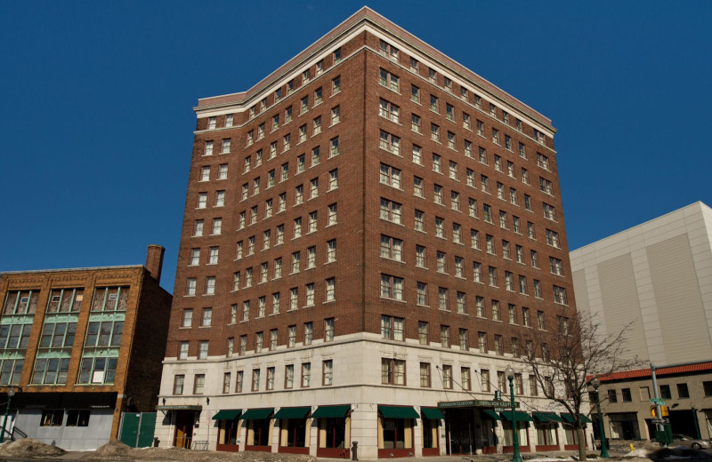 Exterior view of Jefferson Clinton Hotel.
