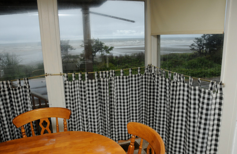 Dining room at Retreats & Reunions R&R House.