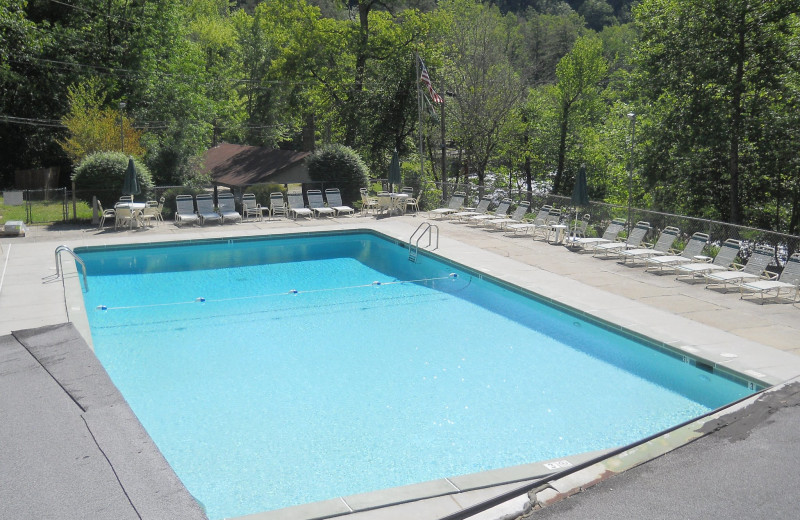 Outdoor pool at Yogi in the Smokies.