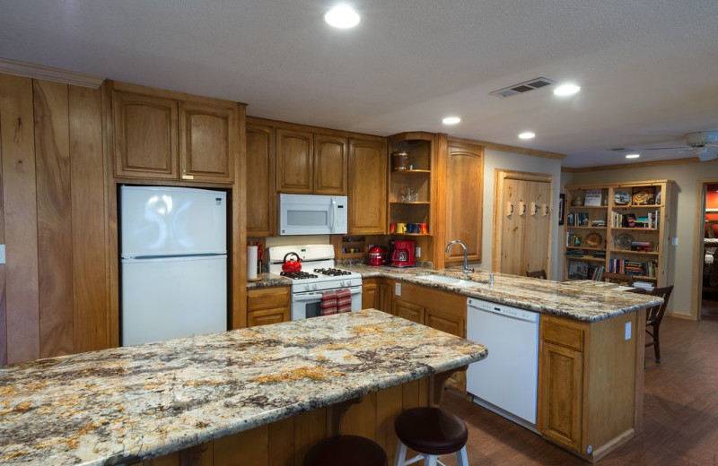 Rental kitchen at Yosemite's Scenic Wonders.