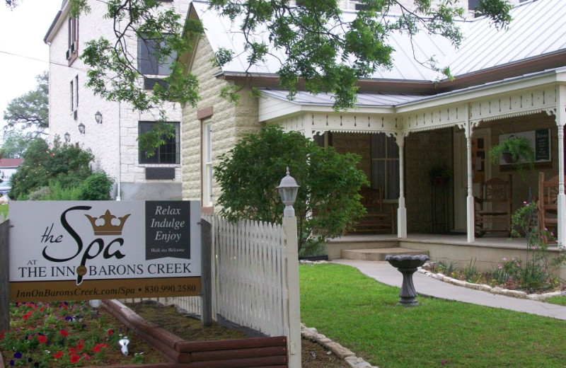 Exterior view of Inn on Barons Creek.