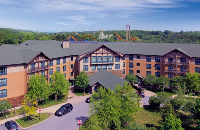 Exterior view of Six Flags Great Escape Lodge 