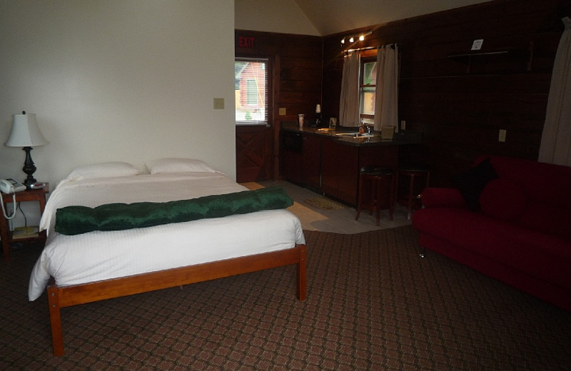 Guest room at The Lanesborough Country Inn.