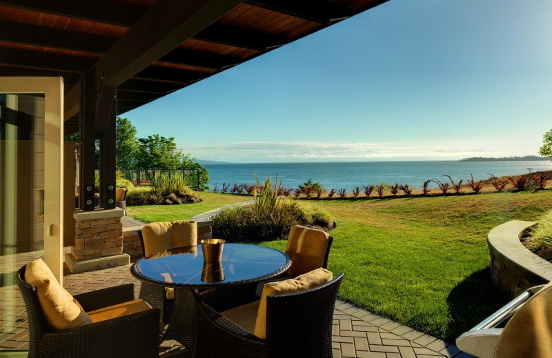 Guest patio at Sunrise Ridge Waterfront Resort.