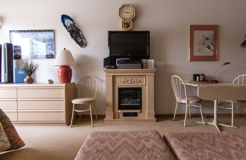 Rental living room at Mtn Managers Lodging.