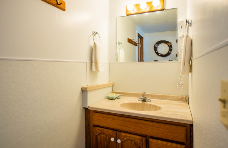 Cabin bathroom at Oceanside Ocean Front Cabins.