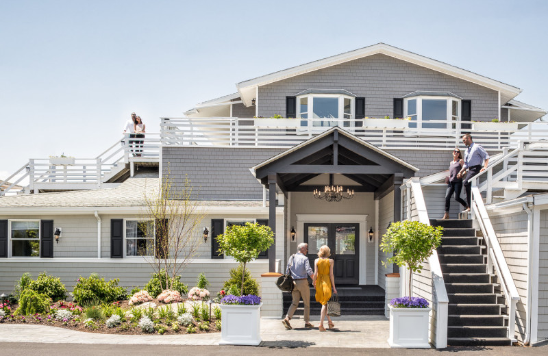 Exterior view of Boothbay Harbor Oceanside Golf Resort.