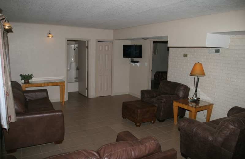 Guest living room at Lakeview Resort - Lake of the Ozarks.