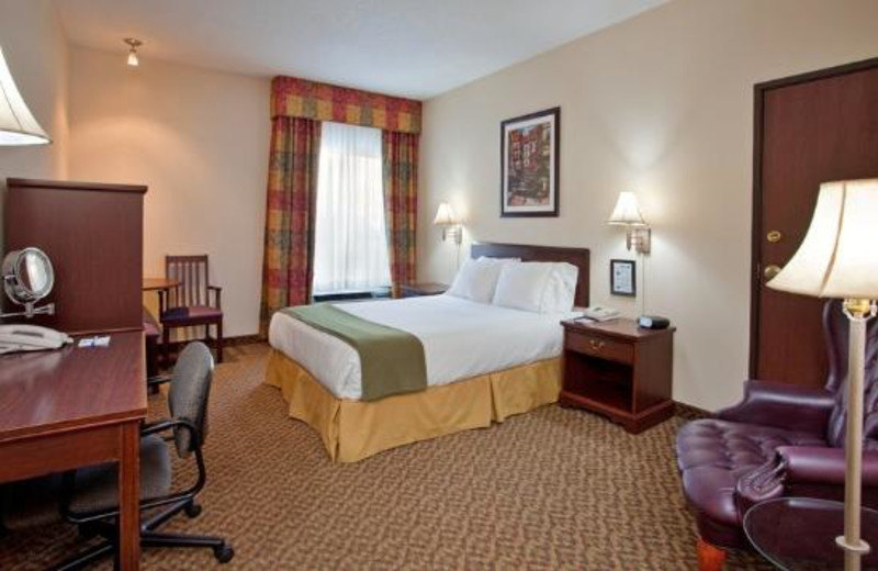 Queen guest room at Holiday Inn Express Osage Beach.