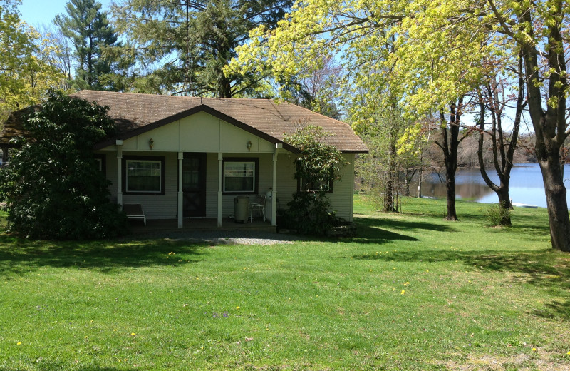 Lakefront cottage at Central House Family Resort.