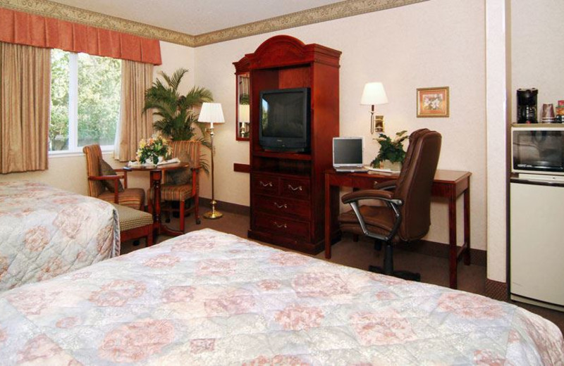 Guest Room at Quality Inn Santa Clara Convention Center