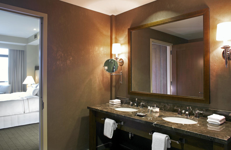 Guest bathroom at The Westin Riverfront Resort & Spa.