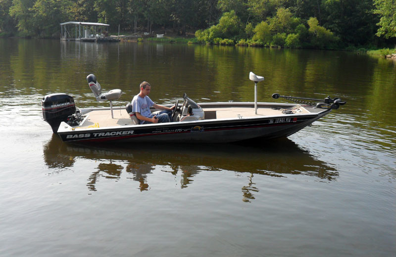 Boating on King Creek bay at King Creek Resort & Marina.