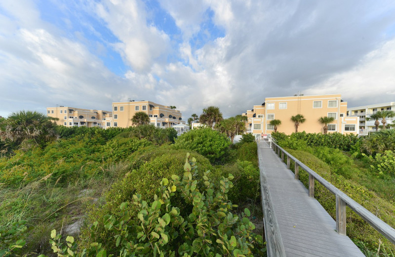 Exterior view of Royal Mansions Resort.