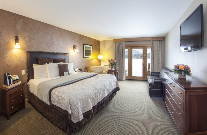 Guest bedroom at Golden Arrow Lakeside Resort.
