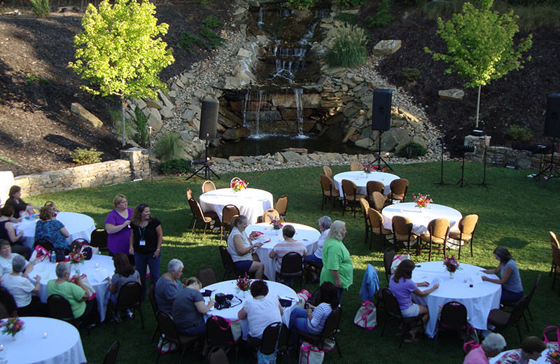 Outdoor dining at Mountain Lodge & Conference.