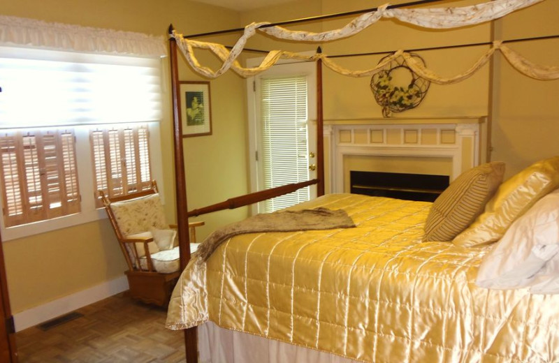 Guest bedroom at Lake Michigan Reunion & Retreat.