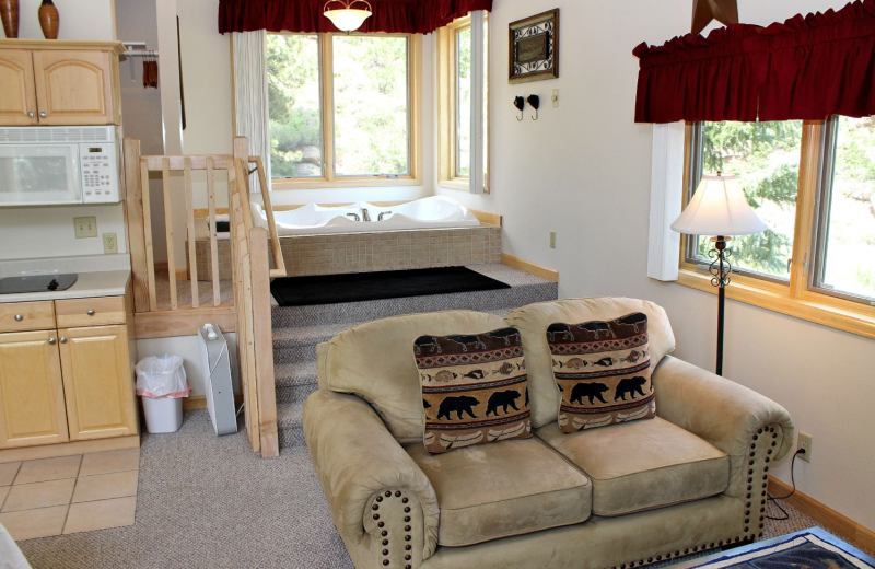 Suite interior at Sunnyside Knoll Resort.