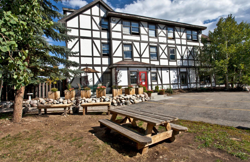 Exterior view of Summit Peaks Lodge North.