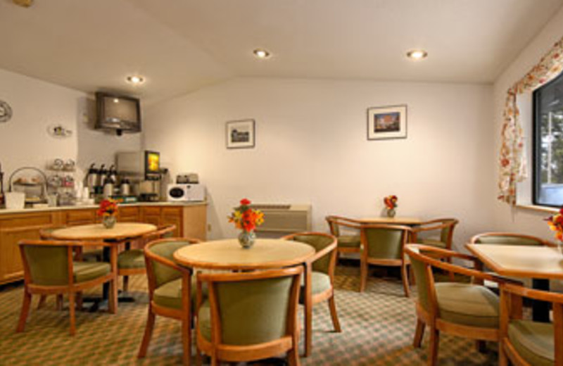 Breakfast Room at the Super 8 Motel of East Stroudsberg