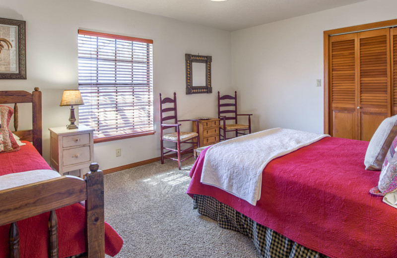 Cabin bedroom at Barons Creekside.