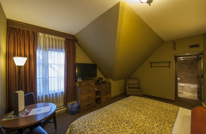Guest room at Banff Caribou Lodge & Spa.
