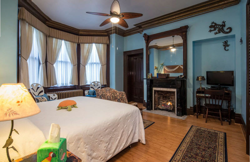 Guest room at The Parador Inn of Pittsburgh.