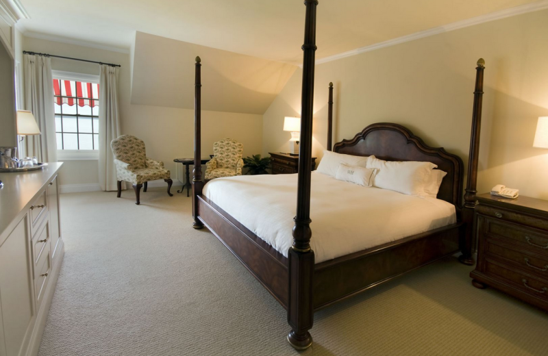 Guest bedroom at Windermere House.