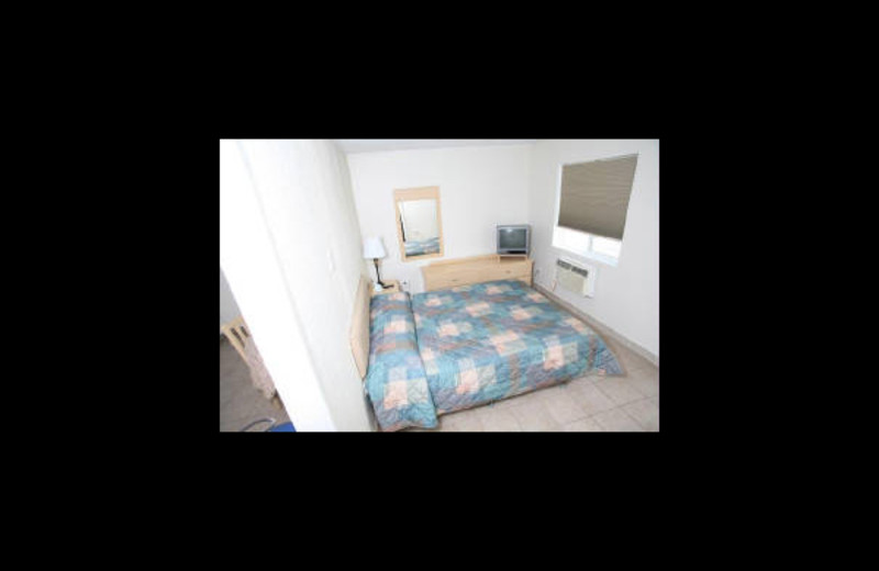 Guest room at Luna-Mar Motel.