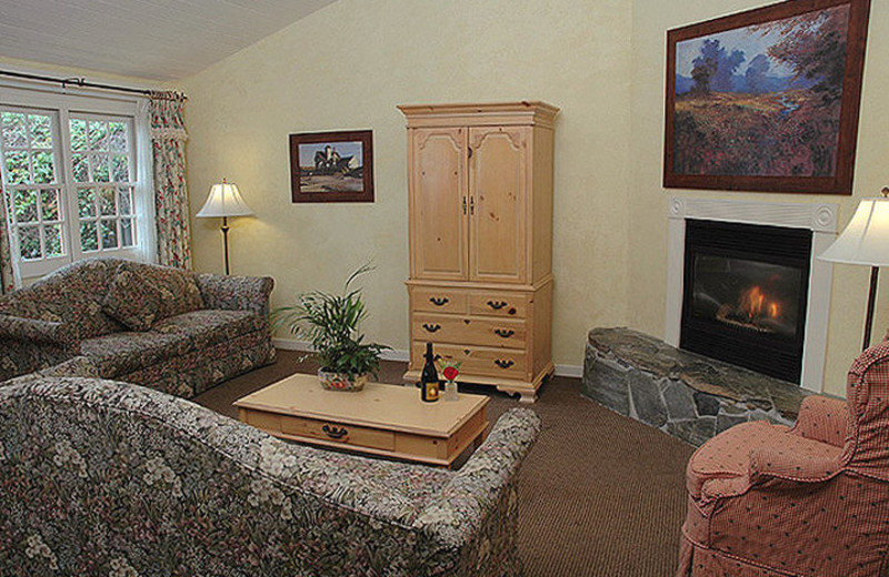 Suite living room at Sea Otter Inn.