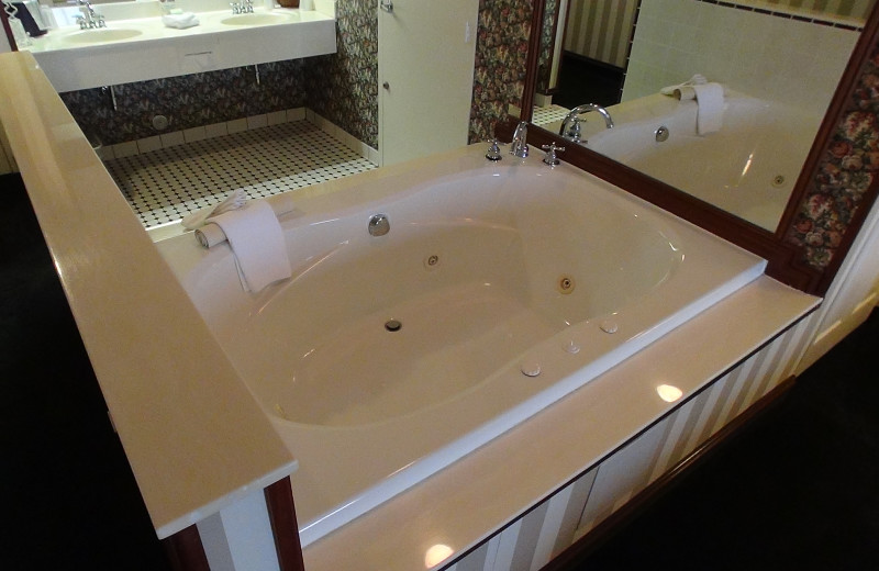 Guest jacuzzi at Bayshore Resort.