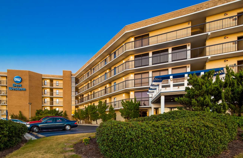 Exterior view of Best Western Ocean Reef Suites.