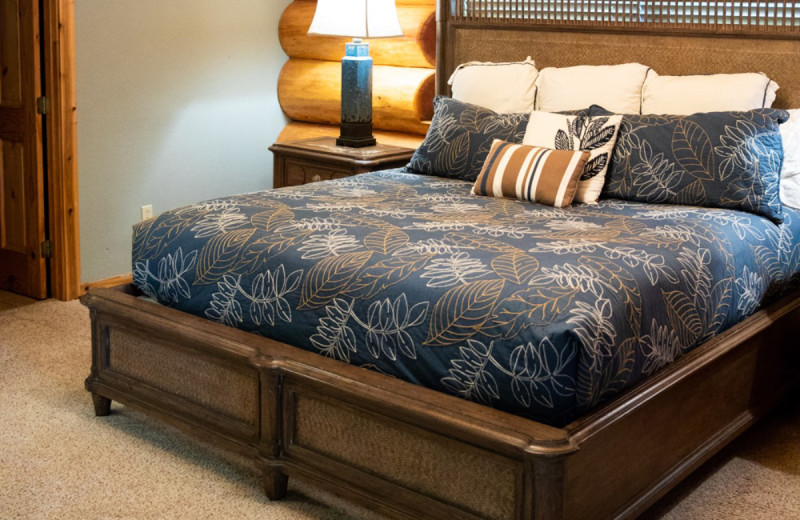 Guest bedroom at Log Country Cove.