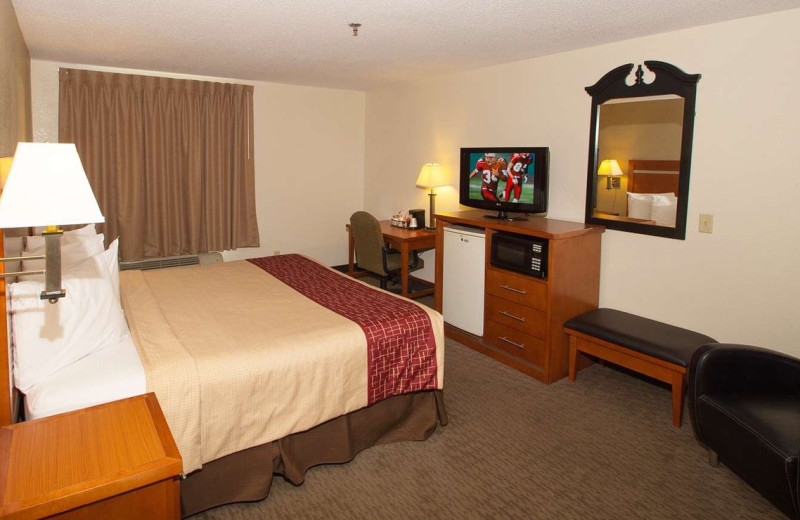 Guest room at Red Roof Inn Springfield.