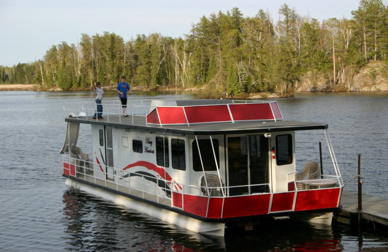 Houseboat exterior at Kinsey Houseboats.