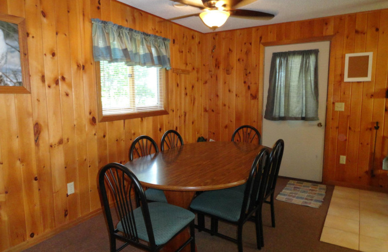 Cabin dining table at Northern Lights Lodge & Resort. Cabin #11 Sleeps 10.