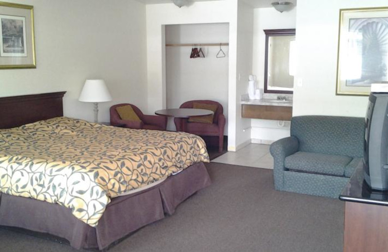 Guest room at Grays Harbor Inn & Suites.