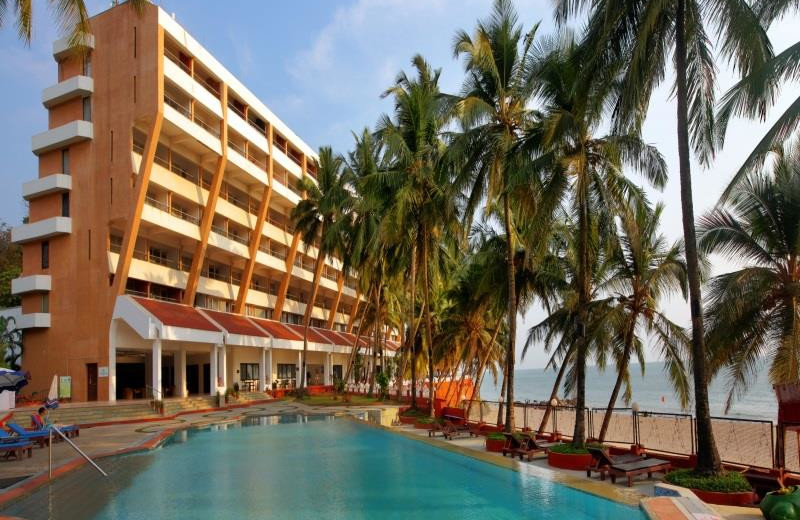 Exterior view of Bogmalo Beach Park Plaza Resort.