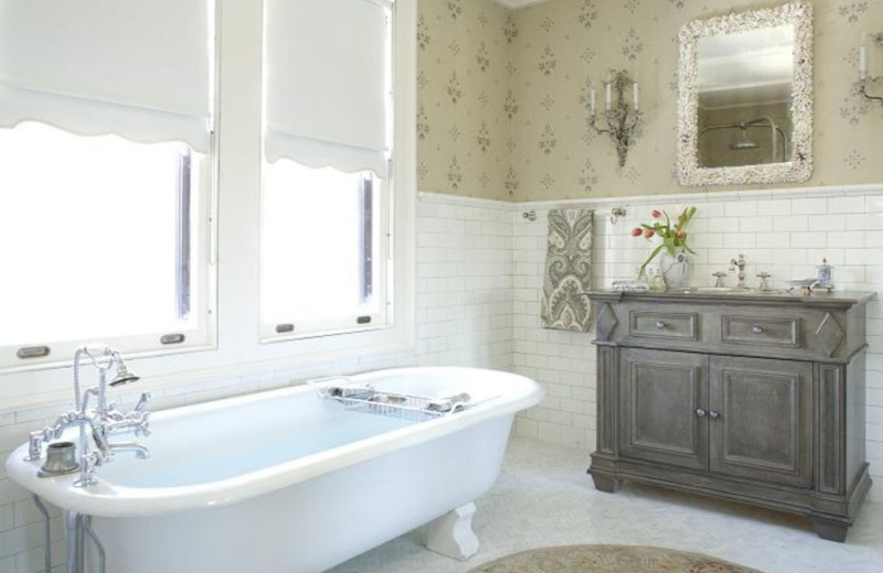 Guest bathroom at Rock Hall Luxe Lodging.